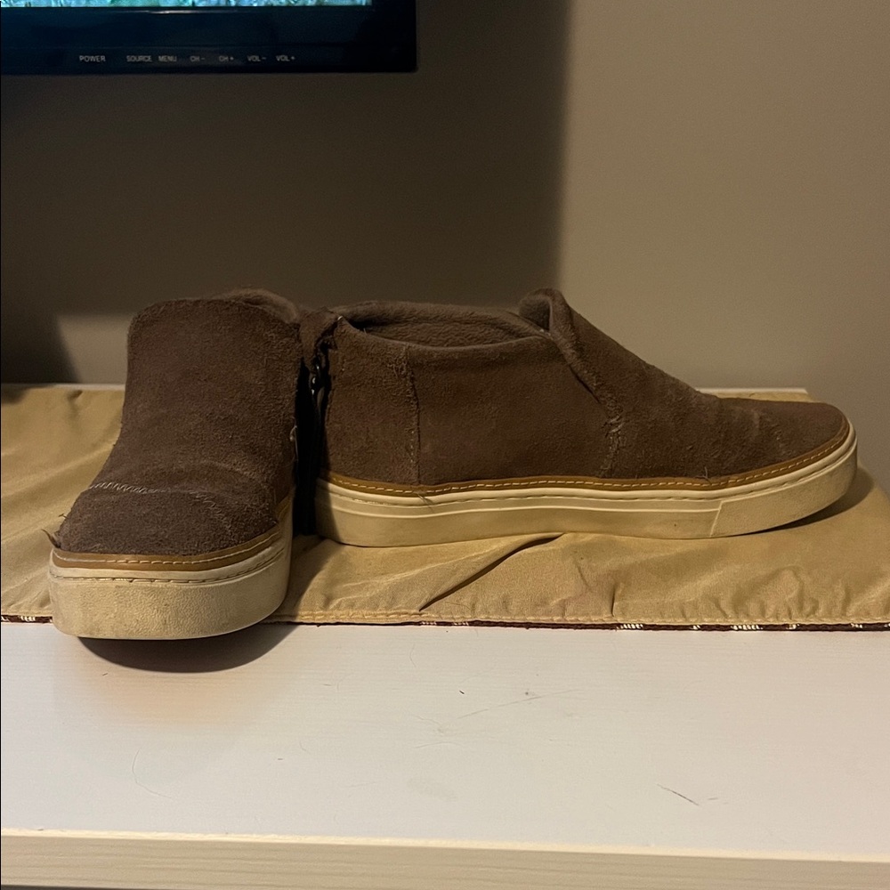 Toms Men's Brown Suede Sneakers, Size 7